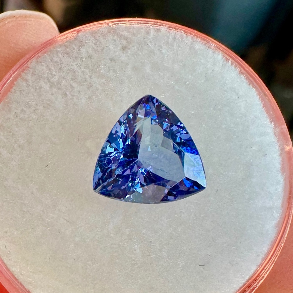 💜 CERTIFIED UNHEATED 2.7ct Natural Tanzanite ✨ Trillion Gem